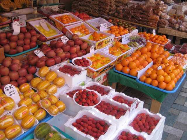 berries and oranges and other fruits in the Korean market
