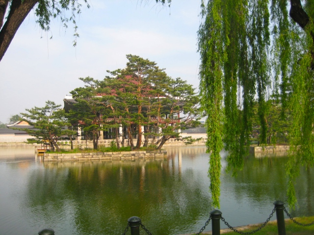 Pond and pavilion at Changgyeong-Gung